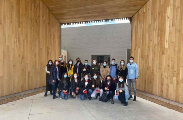 Visita de estudiantes universitarios a Tonelería Murúa