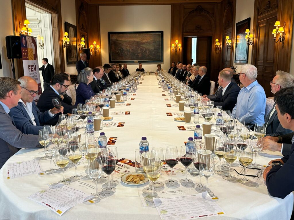 La excelencia del vino español brilla en Londres en el 40º aniversario de la Gran Orden de Caballeros del Vino
