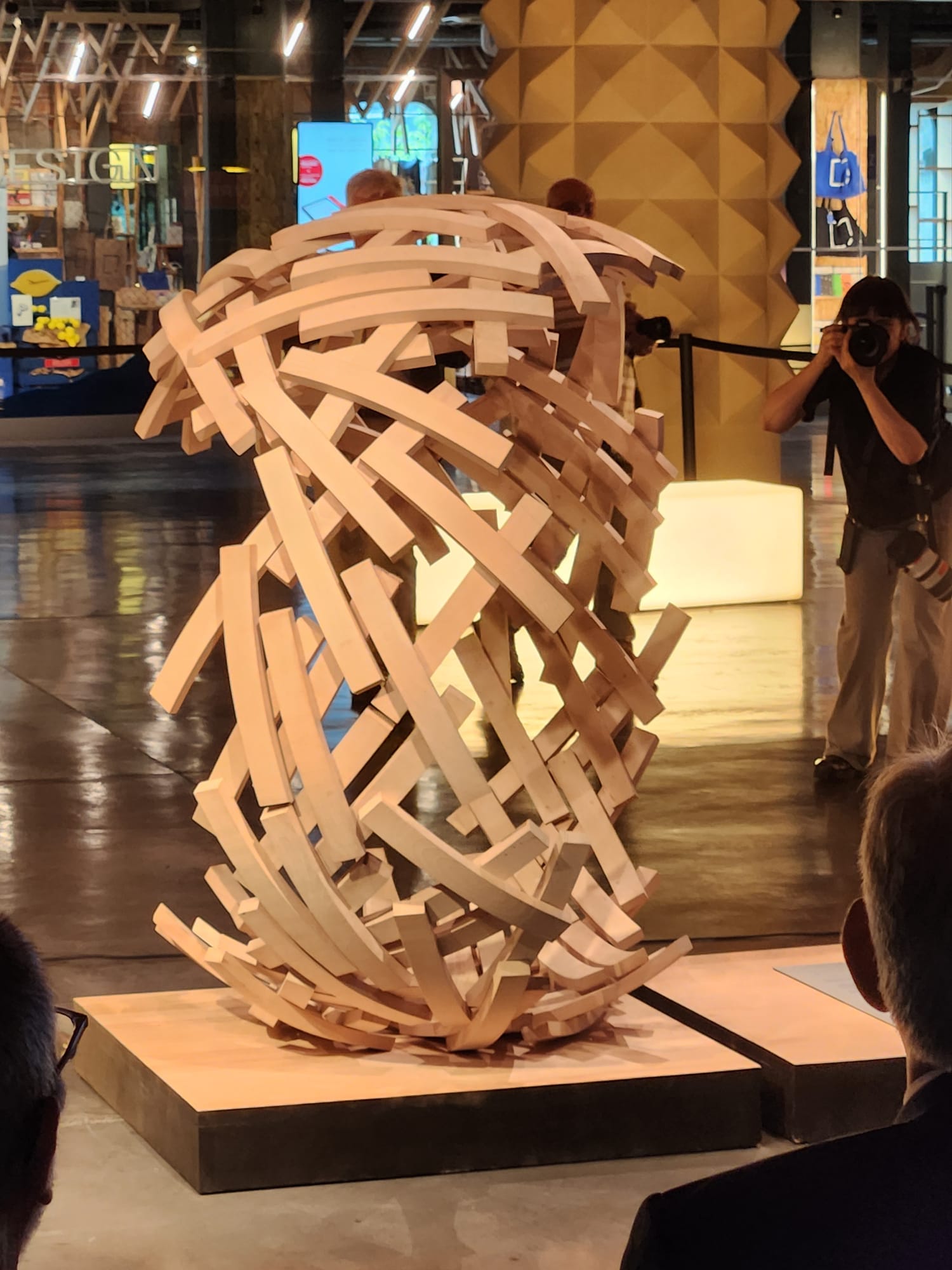 'Arcos': homenaje al vínculo histórico entre Bilbao y los vinos de Rioja