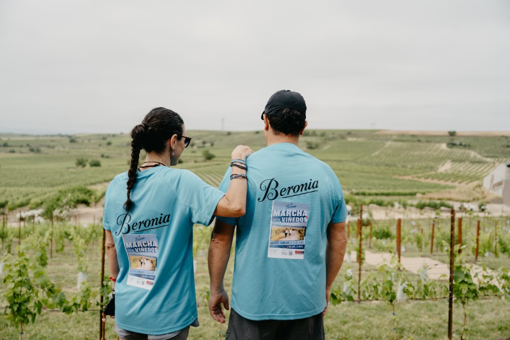 Beronia celebra su primera marcha solidaria entre viñedos y recauda 3.696€ para VencELA Rioja