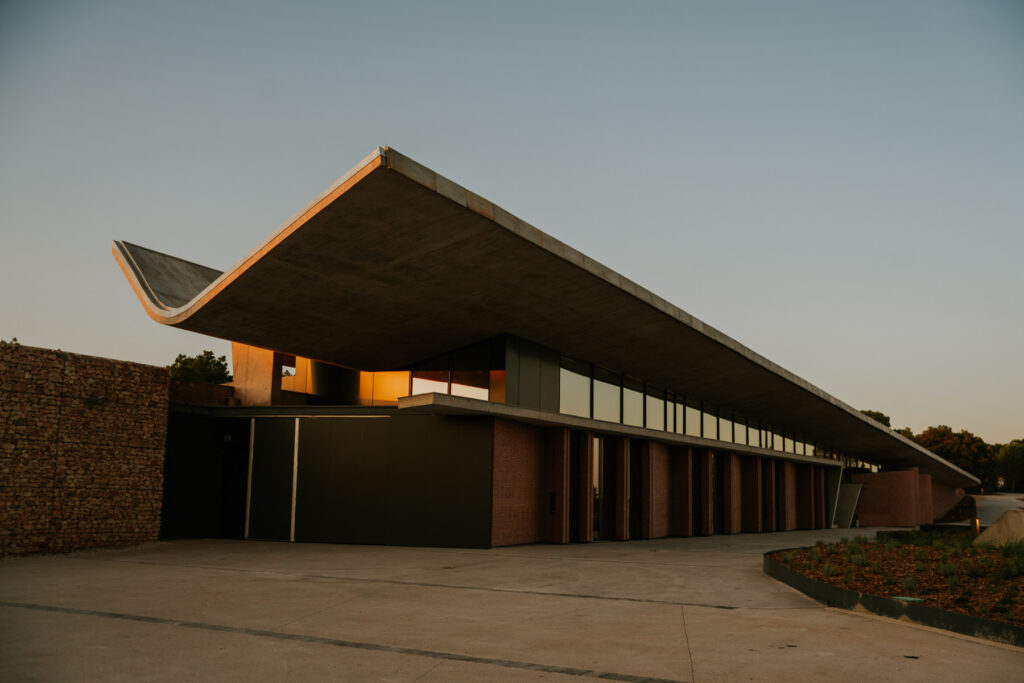 Bodegas LA HORRA inaugura su nueva bodega: un hito de sostenibilidad y diseño en la Ribera del Duero