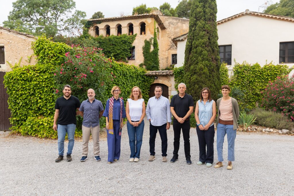 Gotas de Aprendizaje: EDA Drinks & Wine Campus y Familia Torres impulsan la viticultura regenerativa en el Penedès