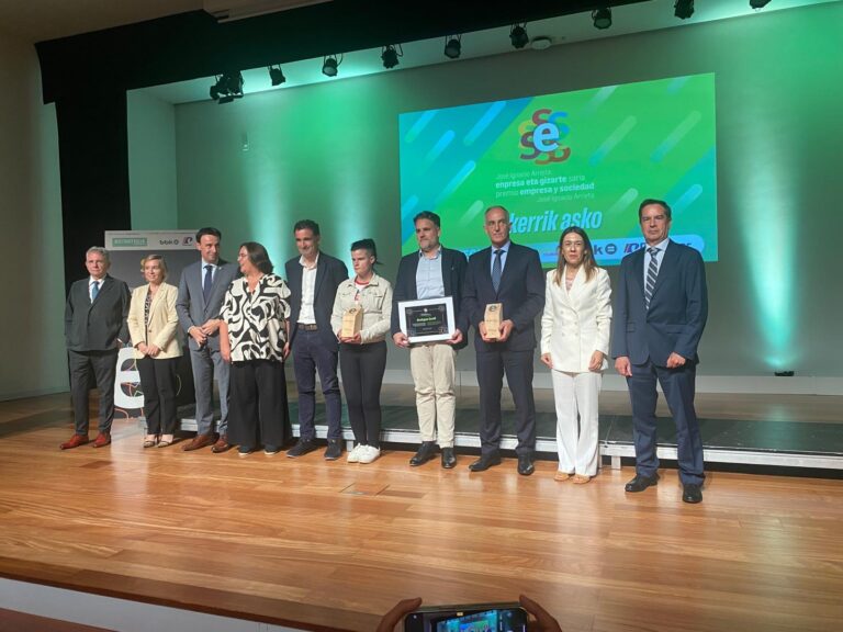 Bodegas Izadi recibe el VI Premio Empresa y Sociedad José Ignacio Arrieta por su compromiso con la sostenibilidad