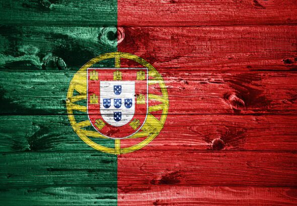 bandera-portugal-tablones-madera-bandera-madera-fondo_559531-20928