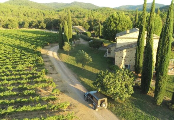 Domaine-Mirabeau-Bastide-vineyards-landrover-1024x576-1