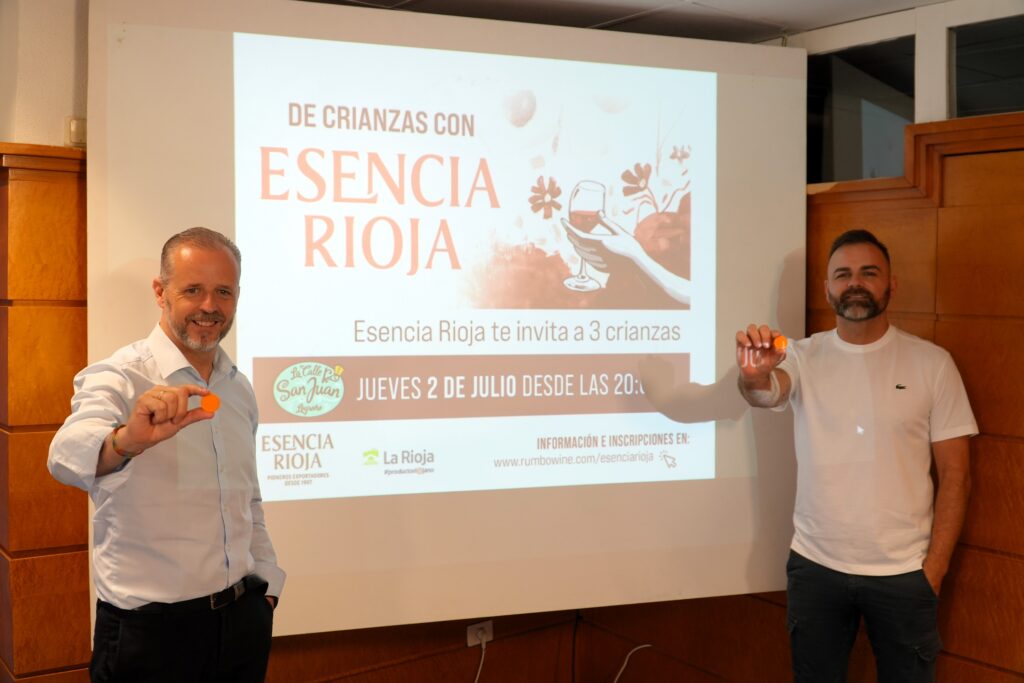 Izda.-Inigo-Torres-Director-General-de-ESENCIA-RIOJA.-Dcha.-Sergio-Palacios-Presidente-de-la-Asociacion-de-la-Zona-de-la-Calle-San-Juan-1024x683.jpg