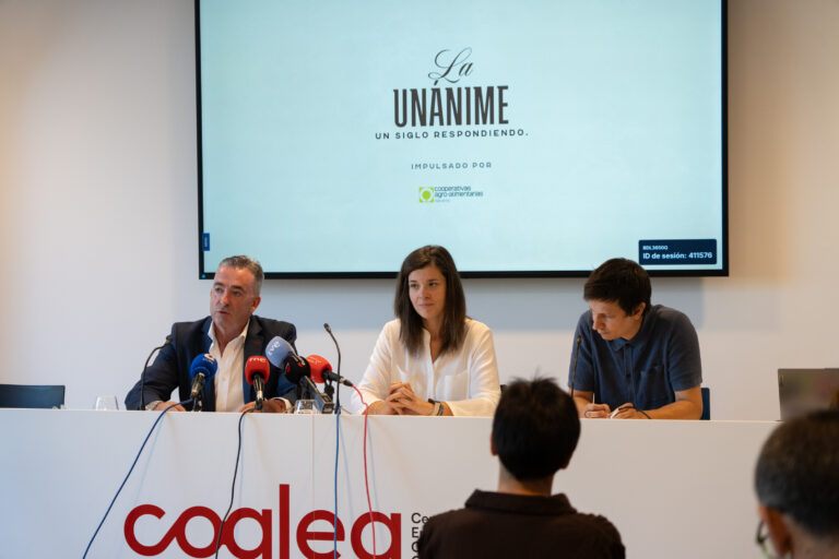 Rueda de prensa, presentando el proyecto.