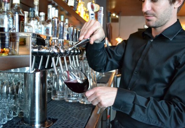 vino_grifo_wine_tap